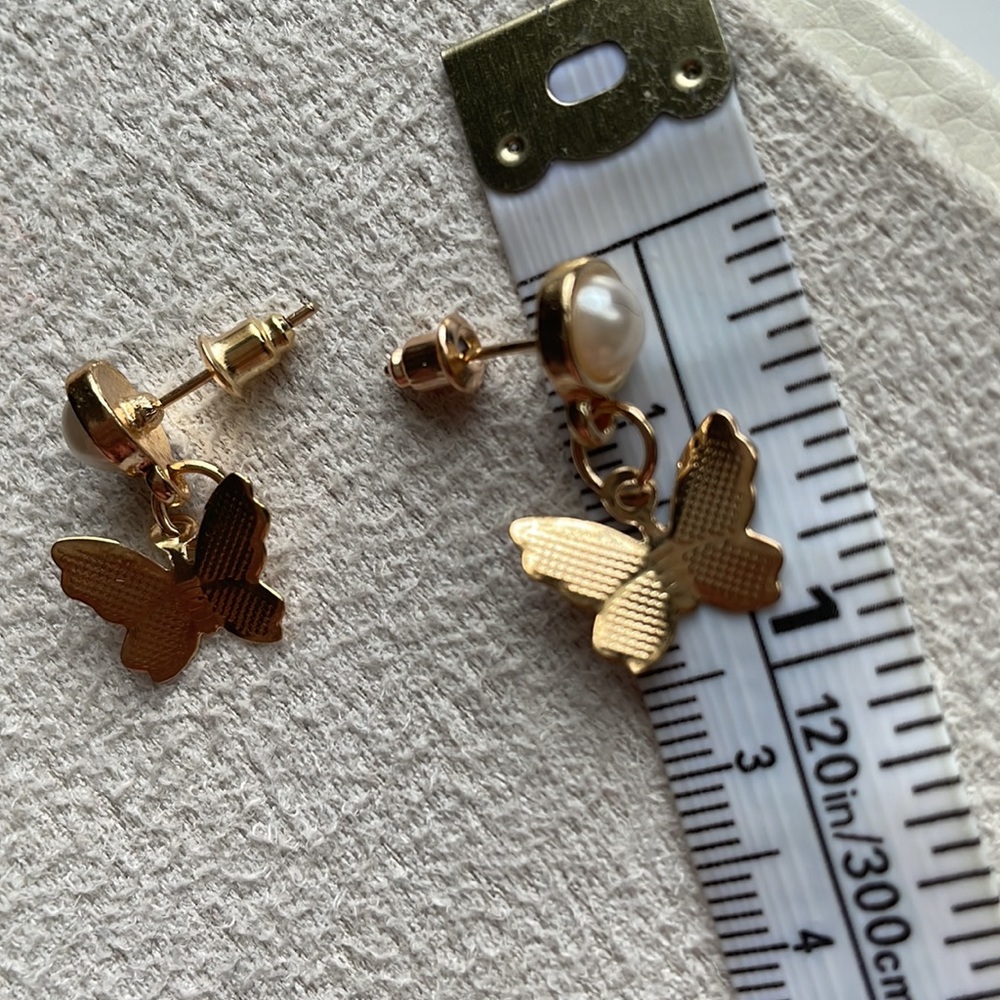 NEW Pearl stud + butterfly - Picture 2 of 3